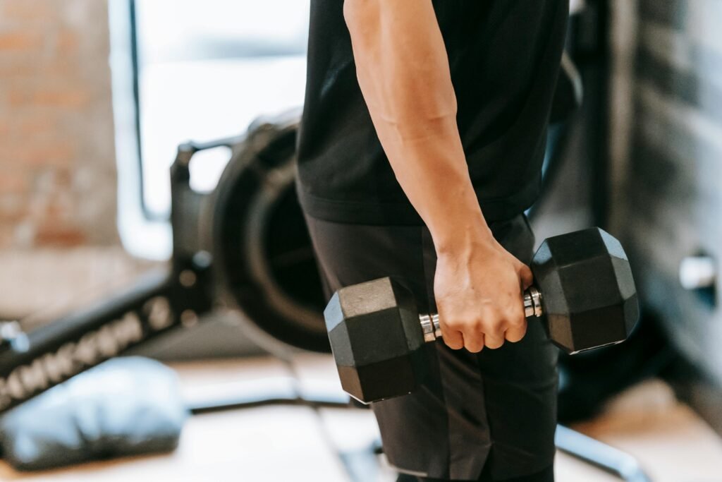 Mancuerna de entrenamiento de fuerza para preservar masa muscular durante tratamiento con Mounjaro u Ozempic